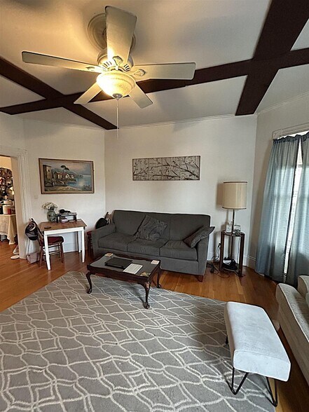 Primary Photo - 578 Main St