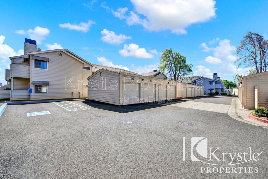Building Photo - 1201 Glen Cove Pkwy