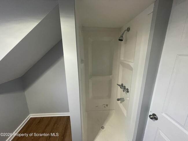 Building Photo - 949 N Irving Ave