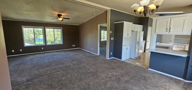 Building Photo - 510 S Circle Dr