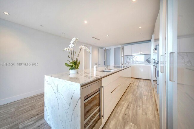 Building Photo - 10203 Collins Ave