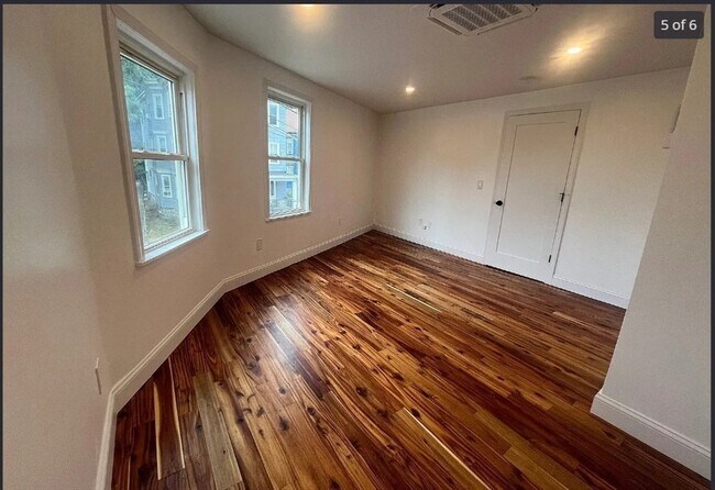 Building Photo - 305 Carter St