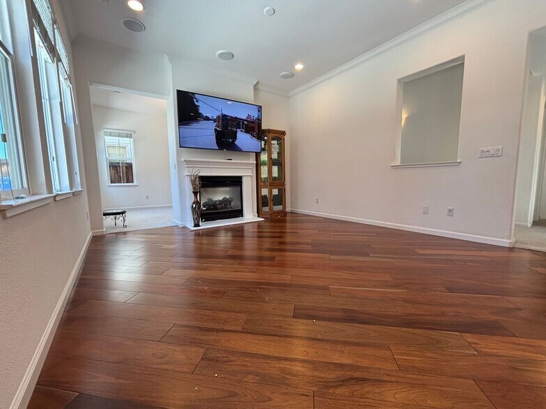Building Photo - 2135 Prato St