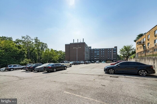 Building Photo - 6100 Henry Ave