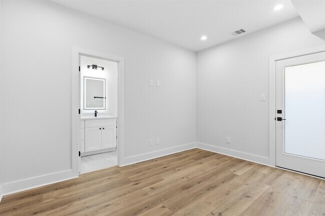 Building Photo - 9405 D Hammerly Boulevard Unit B