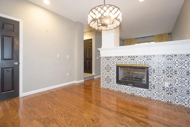 Building Photo - 2 bedroom in Kirkland WA 98033