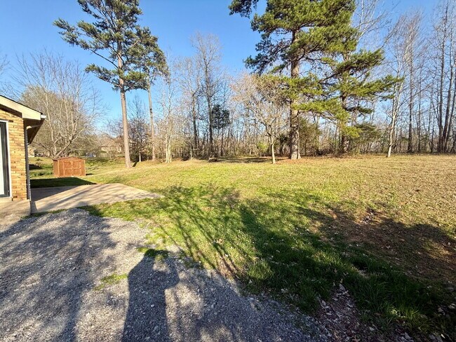 Building Photo - 1322 Shady Lawn Dr