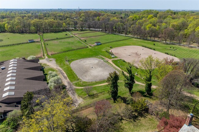 Building Photo - 203 Store Hill Rd