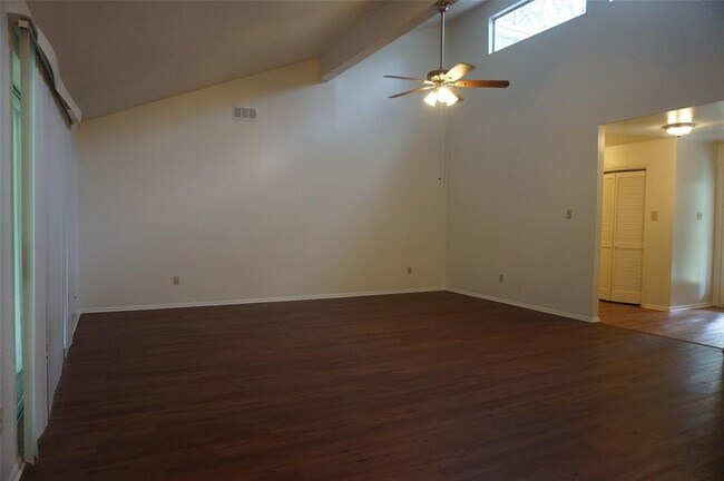 Building Photo - 3306 Dixie Farm Rd