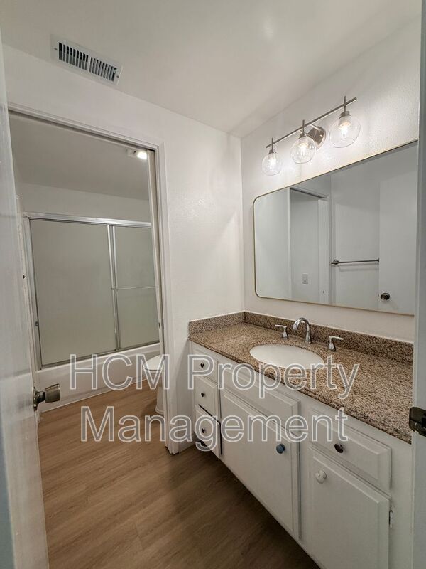 Building Photo - 51 Sparrowhawk