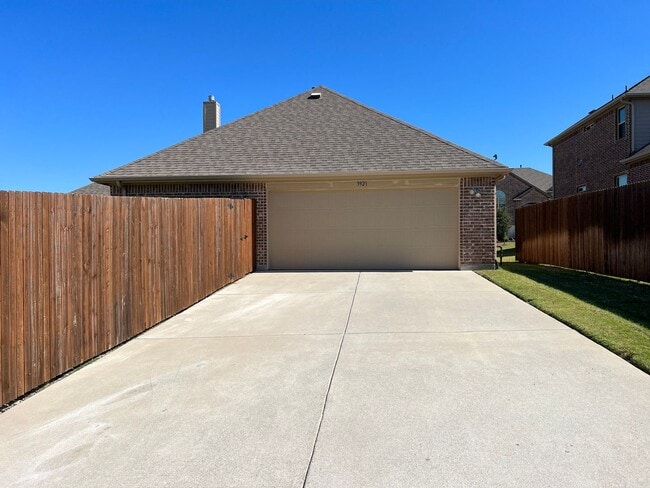 Building Photo - Cameron Lane