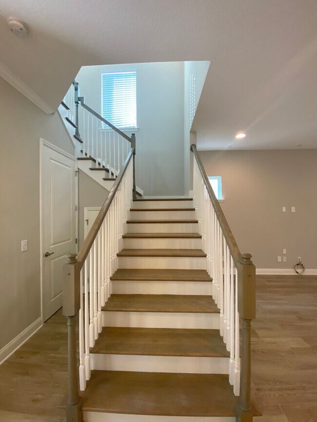 Building Photo - Beautiful 3 bedroom, 2.5 bathrooms  located in The Preserve of Oviedo on the Park