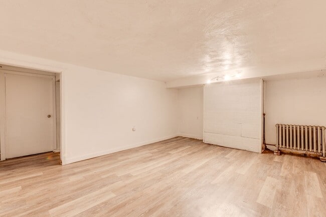 Building Photo - 606 Chess St