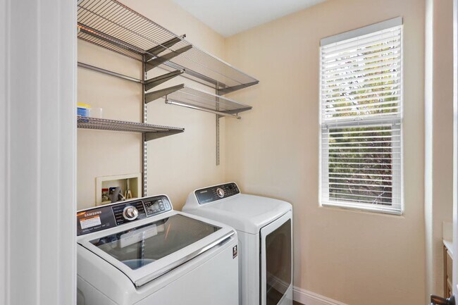 Building Photo - Summerlin Vistas Pool Home w/ Bed and Bath...