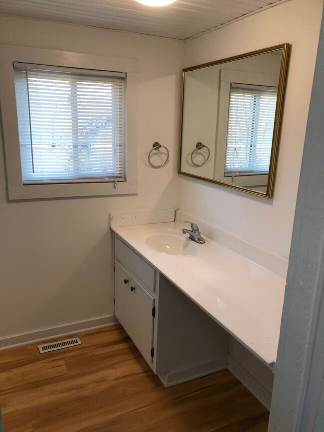 Building Photo - Charming 1920s Bungalow Steps from Downtow...