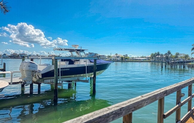 Building Photo - THIS SIZEABLE 4 BEDROOM, 3 ½ BATH, 2482 SQFT RESIDENCE IS READY FOR A LONG TERM RENTER.