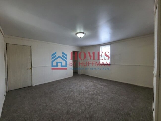 Building Photo - 920 W Columbia St