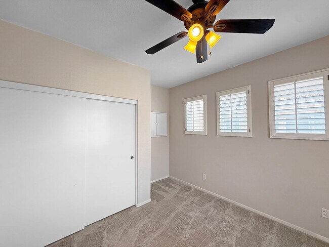 Building Photo - Beautiful 4BR + Office / 3BA Home in Prime...