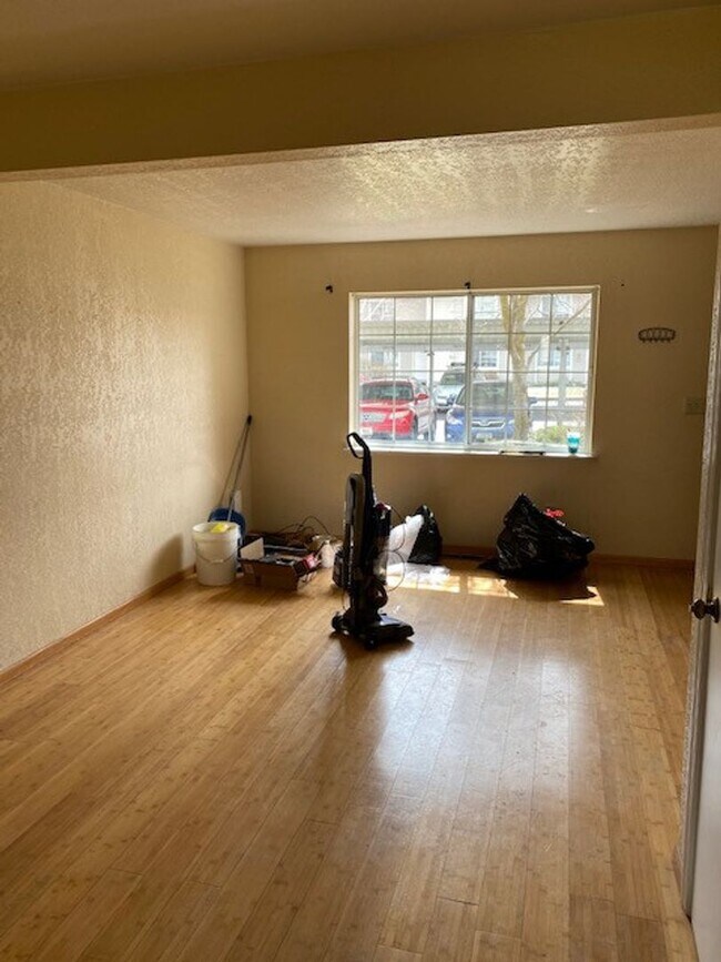 Building Photo - 2 Bed 1.5 Bath Townhouse in Missoula