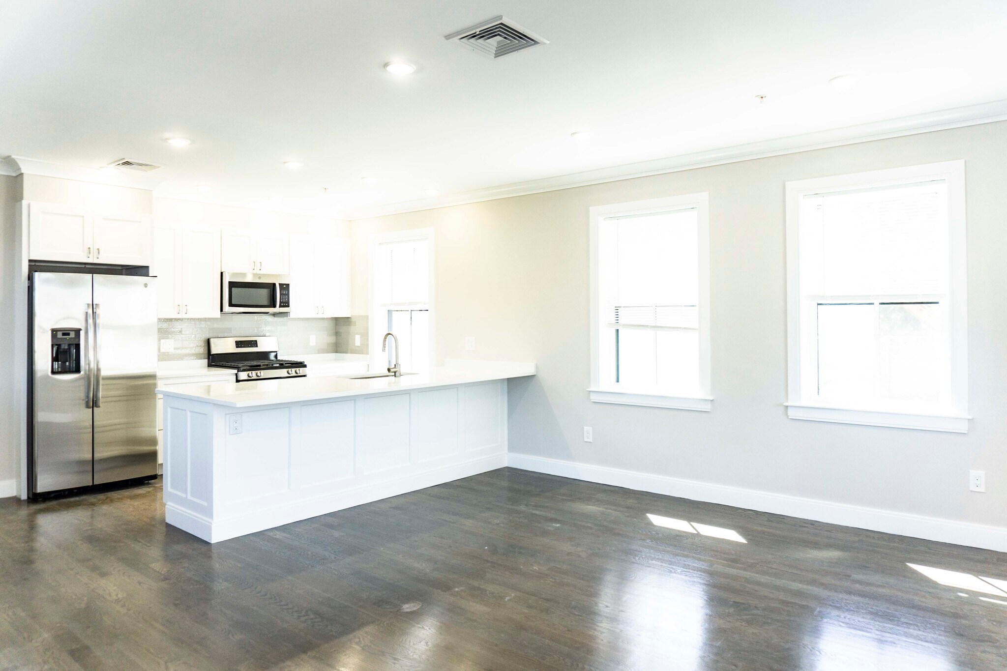 Building Photo - 77 Linden St