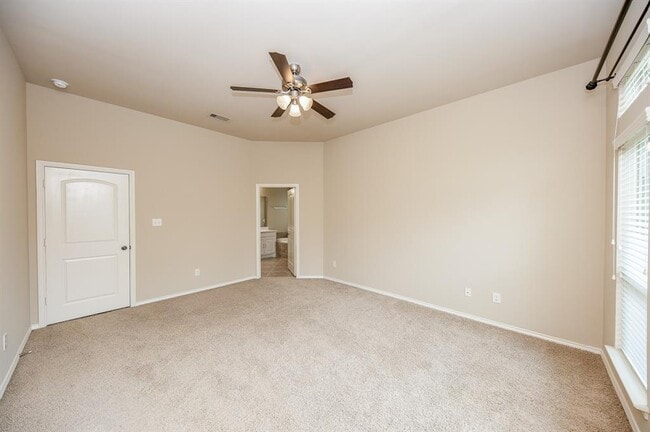 Building Photo - 29011 Davenport Dr