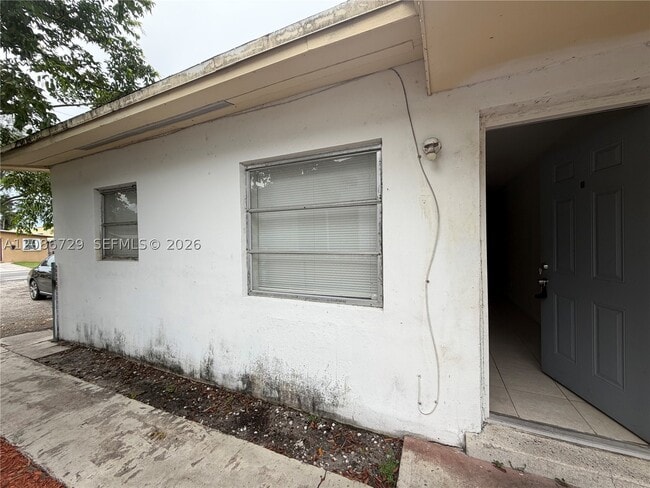 Building Photo - 148 NW 14th Way