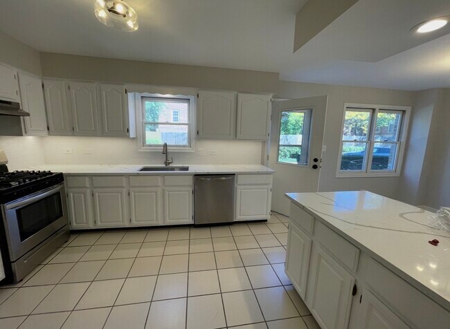 Building Photo - 1703 Winnetka Rd