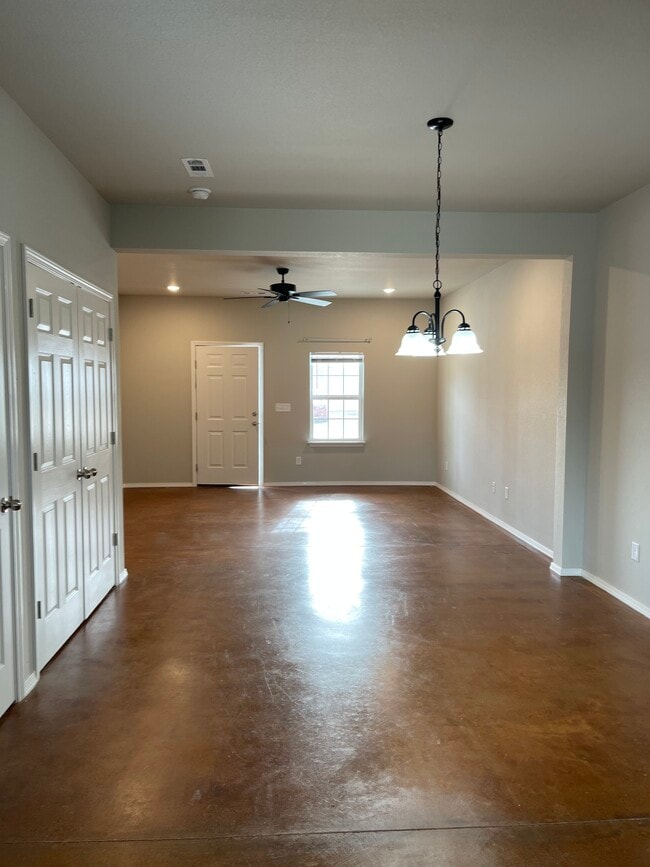 Building Photo - 955 C