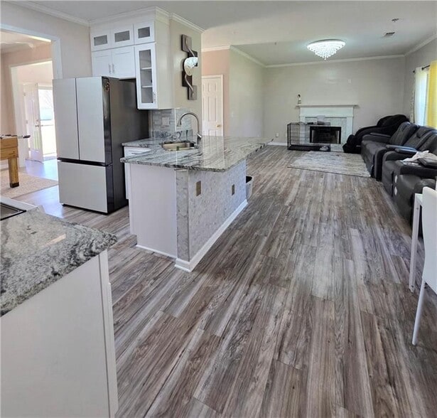 Building Photo - 1696 Central Park Loop