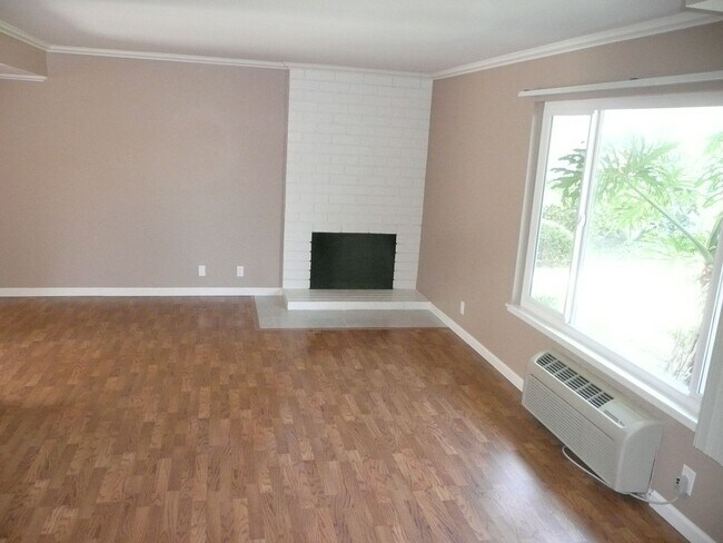 Building Photo - 4 bedroom home in Tustin