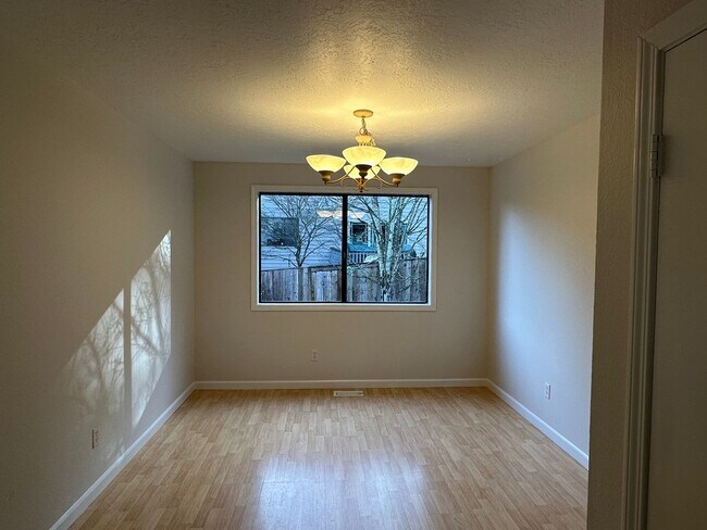 Building Photo - Beautiful 4BD Home | Fireplace, Fenced Backyard, Deck, Garage & A/C