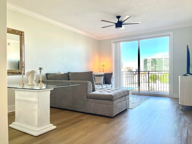 Building Photo - 616 Clearwater Park Rd