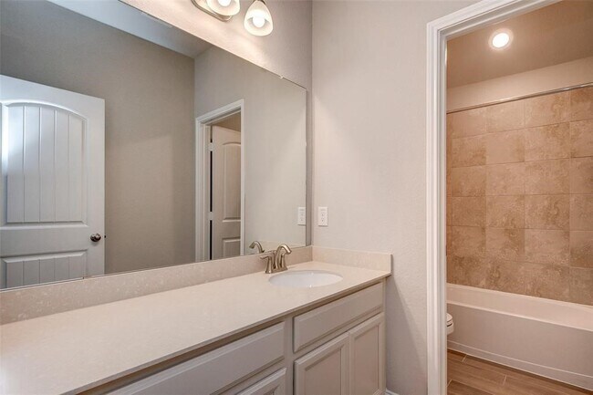 Building Photo - 4 Centennial Ridge Pl