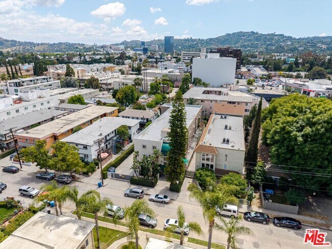 Building Photo - 10900 Blix St