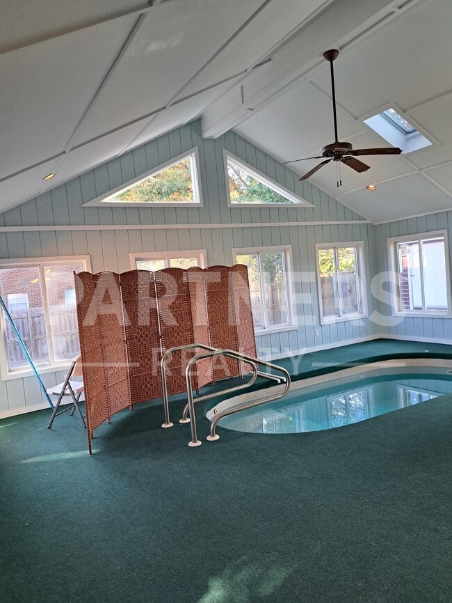 Building Photo - 844 Brookland Curv