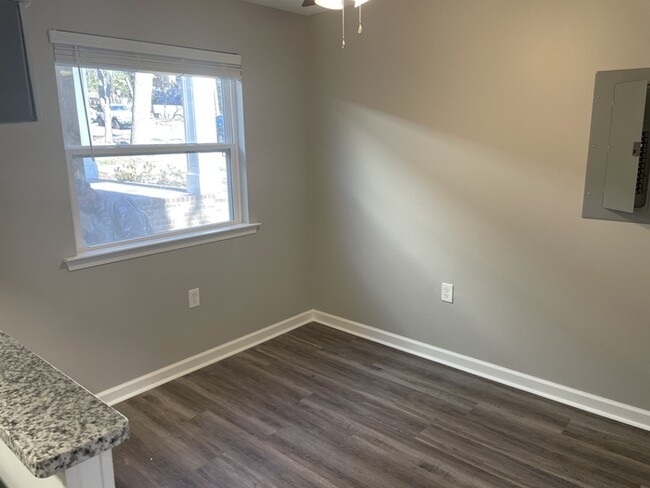 Building Photo - Totally Remodeled 2 bedroom 1.5 bath Townh...