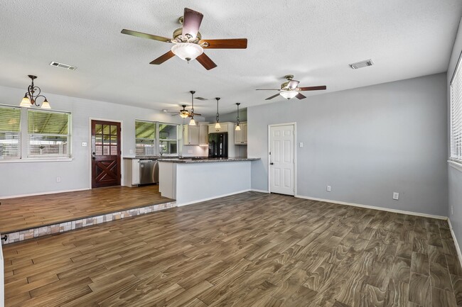Building Photo - 5709 Maco St