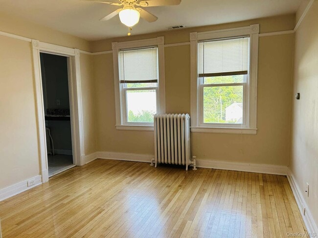 Building Photo - 22 Cozzens Ave
