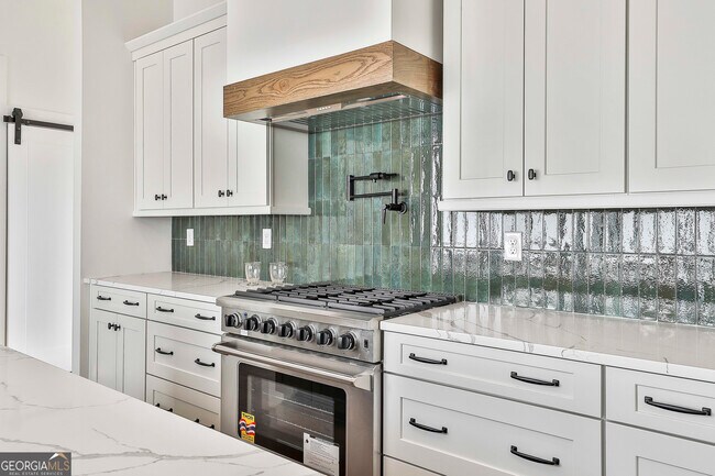 Building Photo - 940 Laurel Brooke Ave