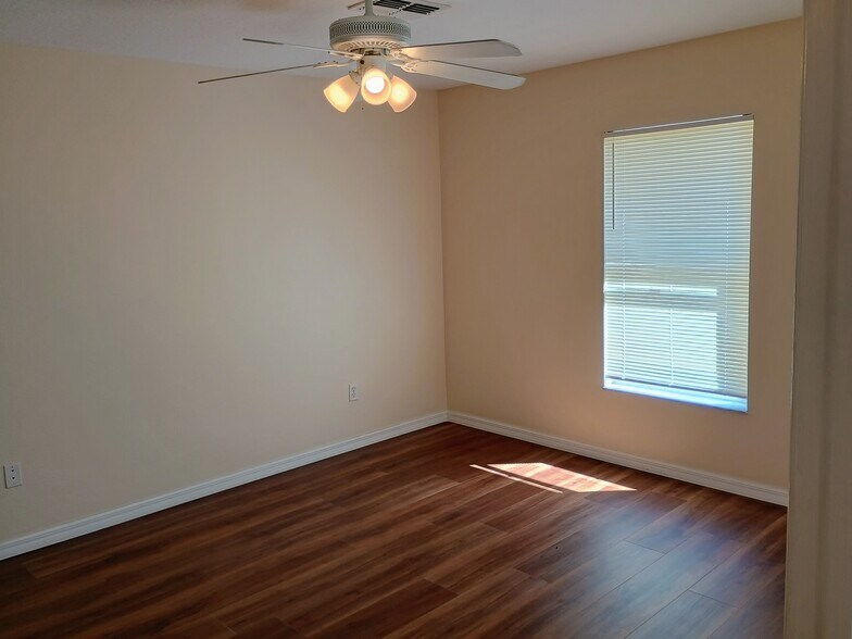 Building Photo - 7408 Mead Dr