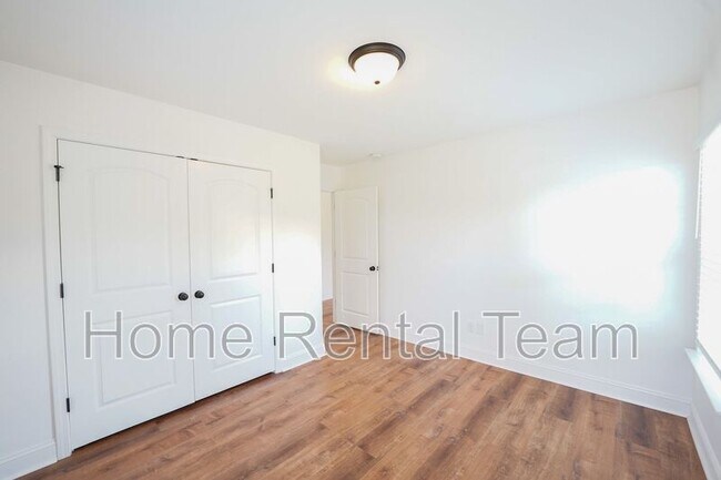 Building Photo - 75 Sailmaker Ln