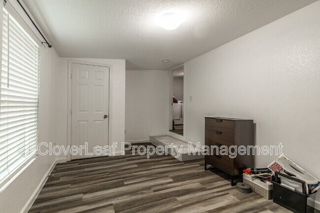 Building Photo - 2735 Pecan Valley Dr