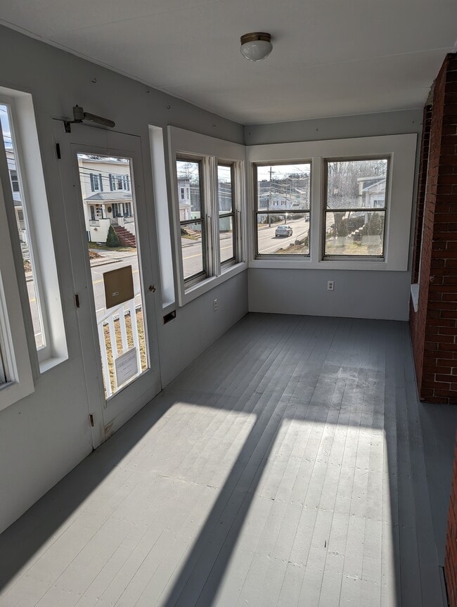 Building Photo - 264 Elm St