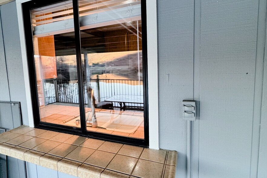 Building Photo - 695 Ketch Ct