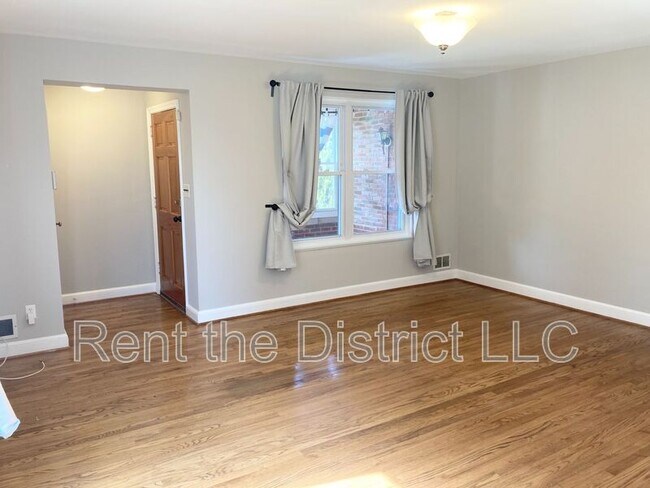 Building Photo - 4819 8th St NE