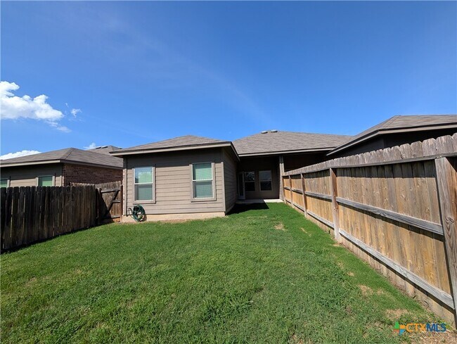 Building Photo - 1227 FM306