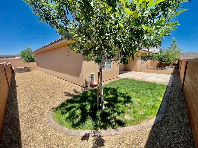 Building Photo - Beautiful Pet-Friendly 4-BR Home in Hurricane