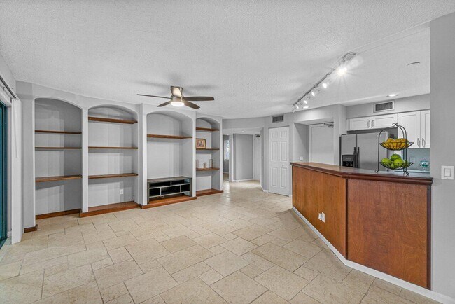 Building Photo - 5540 Coach House Cir
