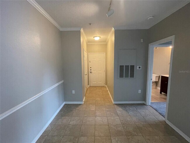 Building Photo - 18001 Richmond Pl Dr