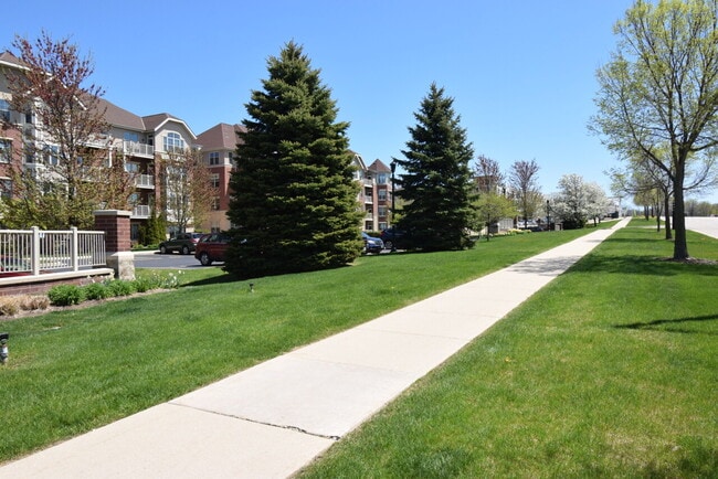 Building Photo - 4130 S Lake Dr
